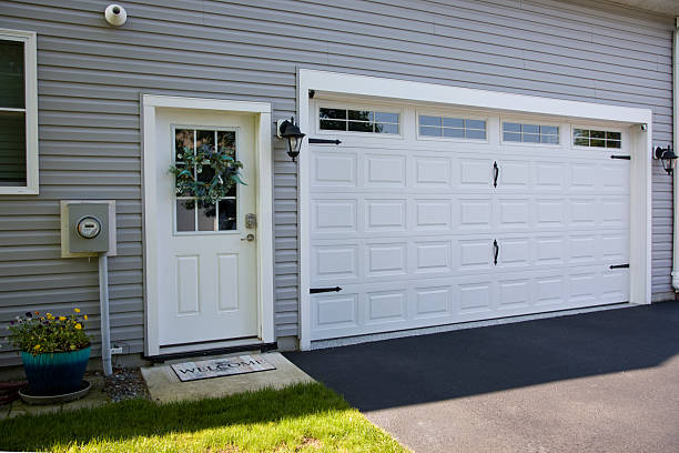 24/7 Emergency Garage Door Panel Replacement experts in Warren, IL